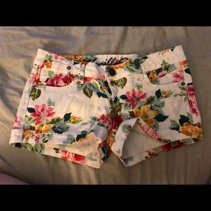 Vanilla star floral print shorts size 5
